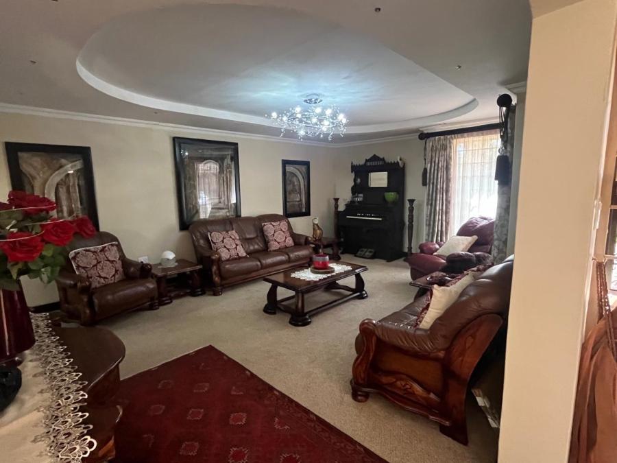 5 Bedroom Property for Sale in Christiana North West